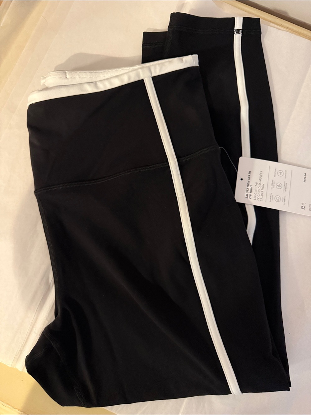 NWT Athleta Salutation Stash   7/8 
Tight.  Extra .  Large.  Black White